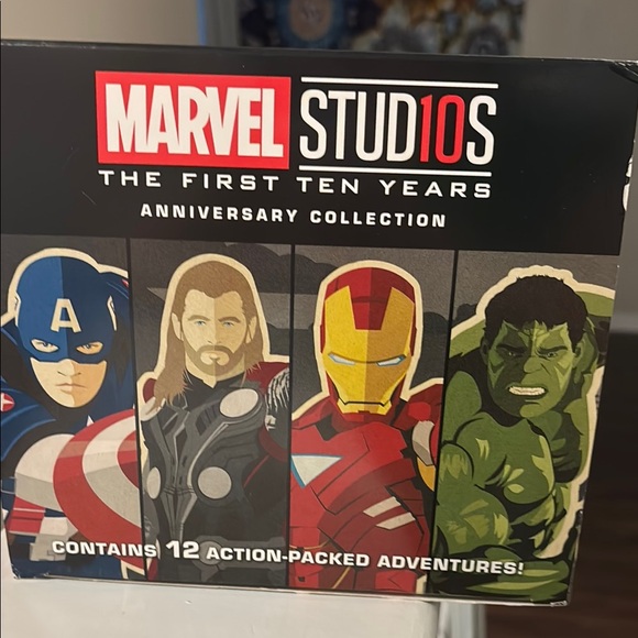 Marvel Studios 2018 Anniversary Book Collection - Picture 3 of 4